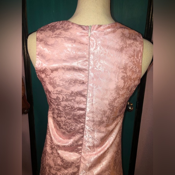 Baby Pink Red Rose Shift Dress 🌹 - Picture 12 of 15